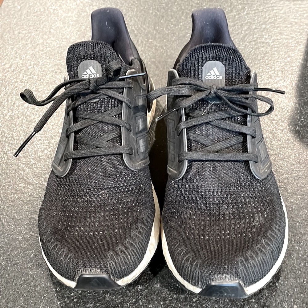 Mens Adidas Ultra boost 4 dna size 9.5 Black.